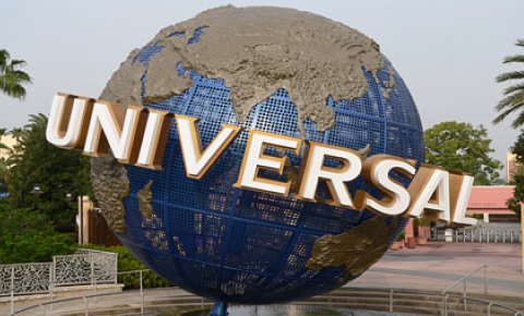 Photo of Univeral Studios statue